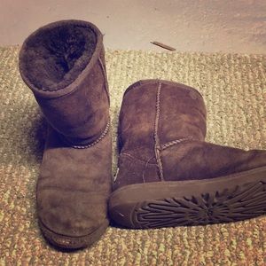 Classic Uggs Brown Girls 2